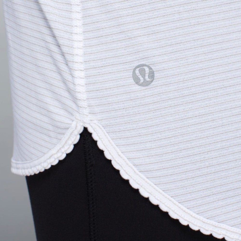 Lululemon 105 F Singlet Silverescent Scalloped Edge *Silver Heathered White